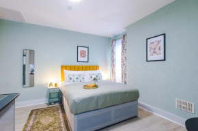 Victoria Park Studio 7 - 5 mins walk to Town Centre & Train Station